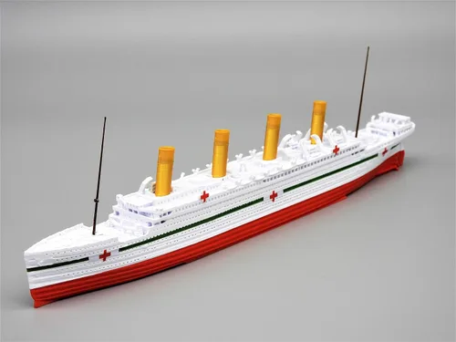 Vista 2 de THEROLLER3D HMHS BRITANNIC - Modelo de barco con 3 minas marinas, juguetes de Titanic ensamblados de 1 pie de largo para niños, barco históricamente