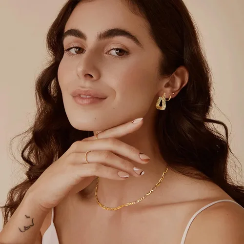 Vista 3 de Anten Pink Aretes de aro de oro para mujer, de triángulo, hipoalergénicos, chapados en oro de 18 quilates, aretes de diseño de moda 2023