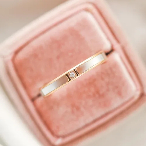 Vista 3 de Monkton Alianzas de boda de acero inoxidable de oro rosa para mujer con incrustaciones de concha blanca, anillo de compromiso de 0.138 in0.217