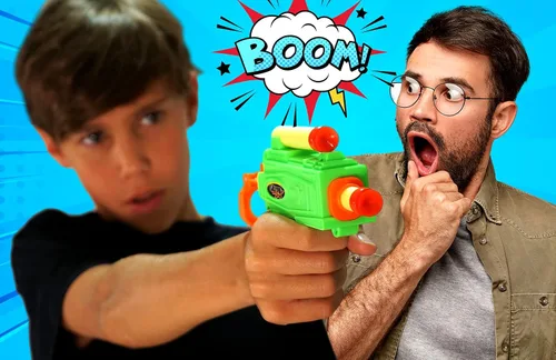 Vista 5 de FunaTon Zooma Mini pistola de dardos de espuma de juguete (24 pistolas de juguete para niños) con 5 dardos de espuma de bala suave de recarga.