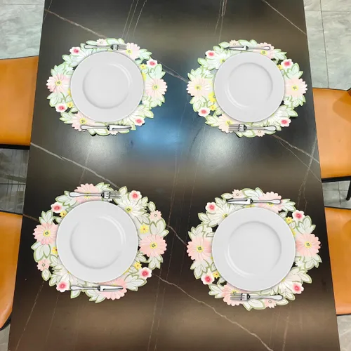 Vista 5 de LeLehome Juego de 4 manteles individuales redondos bordados con margaritas de primavera, 15 pulgadas, decoración de mesa para el hogar, cocina