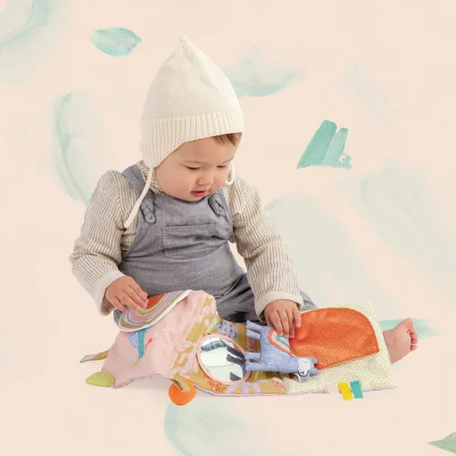 Vista 8 de Manhattan Toy Libro de actividades suave con temática de llama para bebés con chirriador, papel arrugado y espejo seguro para bebés, pequeño