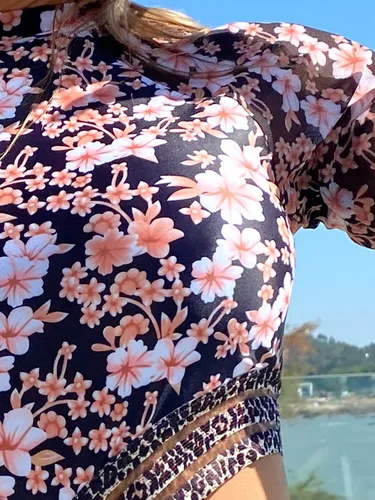 Vista 4 de MakeMeChic Traje de baño de una pieza de manga larga con estampado floral para mujer