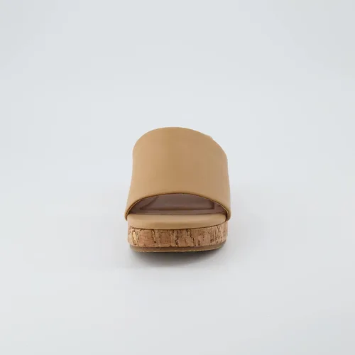 Vista 3 de CUSHIONAIRE Sandalia de cuña de corcho Nano para mujer+espuma viscoelástica, anchos disponibles