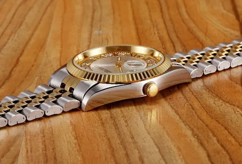 Vista 6 de MASTOP Reloj luminoso impermeable de cuarzo plateado dorado dos tonos acero inoxidable reloj de pulsera