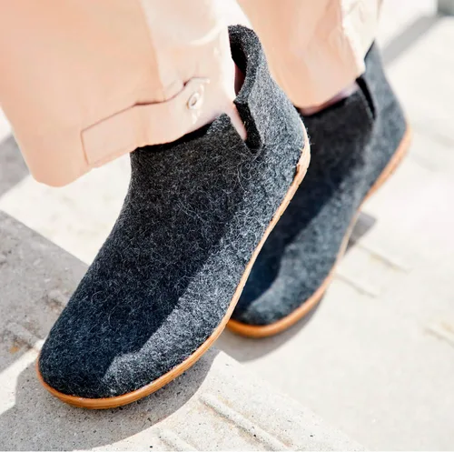 Vista 6 de Glerups Pantufla tipo bota unisex de mezcla de lana 100% de calidad con suela de goma Carbón