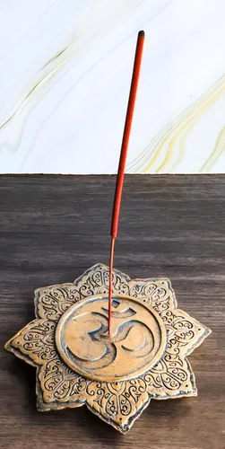 Vista 2 de Ebros Gift Fengshui Zen Buddha Om Symbol Mandala Lotus Padma Flor Incienso Stick Holder Plato Quemador Medallón Figurilla Hogar Fragancia Accesorio
