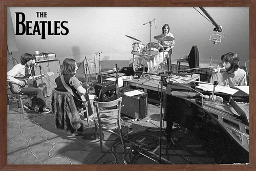 Vista 15 de The Beatles - Póster de pared de Let It Be Studio, 22.4 pulgadas de largo x 14.7 pulgadas de ancho, versión enmarcada de madera de granero