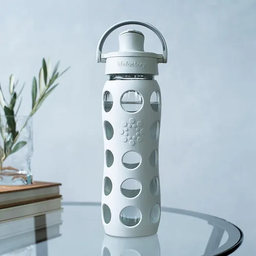 Vista 4 de Lifefactory Botella de agua de vidrio Active Flip Cap de 22 onzas, 22 onzas, gris frío
