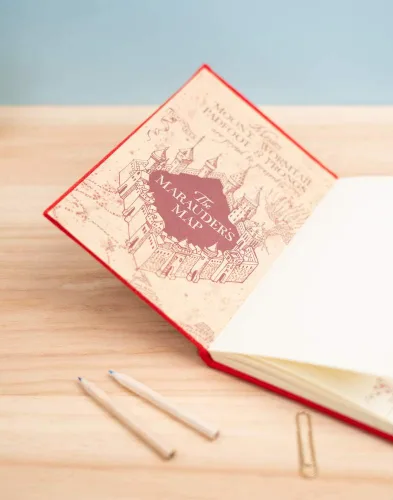 Vista 2 de Cuaderno A5 de lentejuelas con texto en inglés "Harry Potter