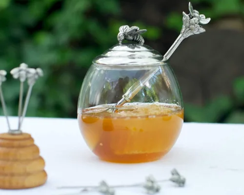 Vista 7 de Vagabond House Tarro de cristal de abeja de peltre con cuchara de 5 pulgadas de alto, 12 onzas