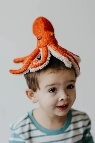Vista 3 de The Petting Zoo Peluche de pulpo rojo del Pacífico, regalos para niños, animales marinos salvajes Onez, juguete de peluche de pulpo de 8 pulgadas