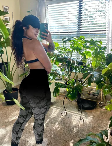 Vista 3 de GYMTITAN Leggings de levantamiento de glúteos sin costuras para mujer, leggings de entrenamiento de cintura alta, pantalones de yoga para gimnasio