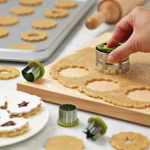 Vista 4 de Linzer Classic - Juego de cortadores de galletas, 2 grandes con centro