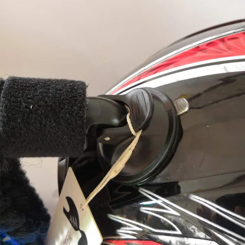 Vista 5 de Copa de ventosa para casco de motocicleta, coletas rizadas, trenzas de pelo de fibra sintética, colas de caballo color degradado, 22 pulgadas