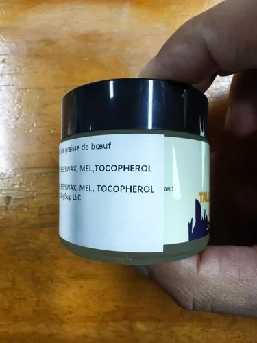 Vista 17 de Bálsamo de sebo de res para el cuidado de la piel - Aceite corporal hidratante completamente natural con miel y cera de abejas - Sebo de vacas