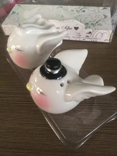 Vista 3 de KateMelon Kissing Love Birds - Salero y pimentero, juego de salero y pimentero de cerámica para novios, regalos de boda, decoración de mesa, paquete