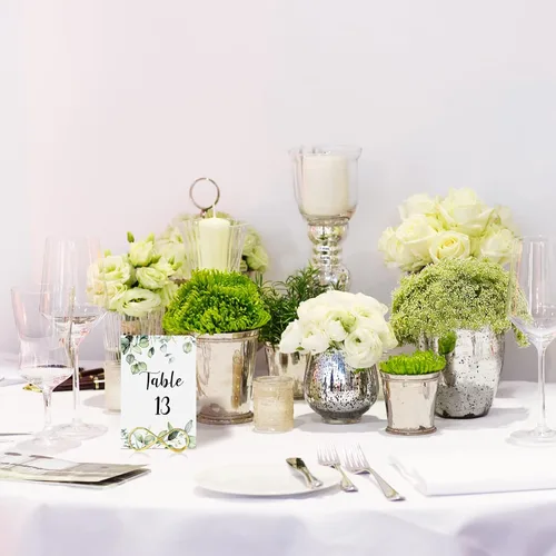 Vista 6 de Marspark 26 números de mesa de boda con 26 soportes de mesa dorados, eucalipto verde, tarjetas de número de recepción de boda con cabeza, etiqueta