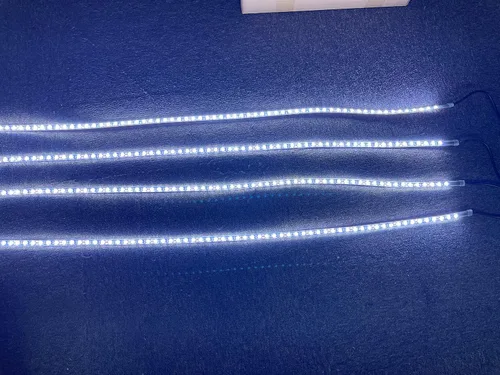 Vista 3 de NA Super Bright - Kit de 4 tiras de luces LED blancas puras de 6.5 pies, 4 enchufes DC12V intermitentes IP68, impermeables, luces de neón LED