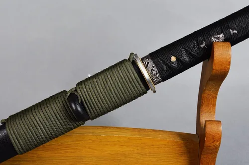 Vista 4 de Espada afilada de acero al carbono T10 espiga completa hecha a mano japonés