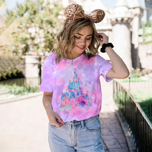 Vista 2 de FRYAID Camiseta mágica para mujer, diseño de castillo del reino y teñido anudado, camisetas de manga corta para vacaciones familiares