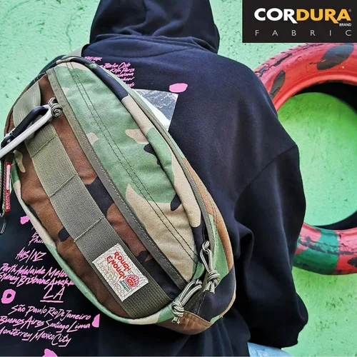 Vista 2 de Rough Enough - Riñonera cruzada para hombre, Camo, Riñonera de camuflaje militar