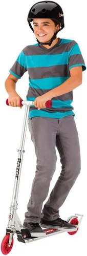 Vista 6 de Razor Patinete A6 Kick para niños de 8 años en adelante, manillar extra alto y cubierta más larga, ruedas de uretano de 10 pulgadas, tecnología