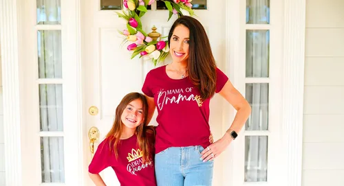 Vista 6 de Unique Baby Mommy and Me Ive Created a Monster - Camisa con cuello en V gris