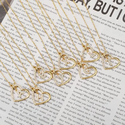 Vista 6 de Siowen Collar para mujeres y niñas, chapado en oro de 14 quilates, delicado dije de letra de 18 pulgadas, regalo de joyería para mujeres y niñas