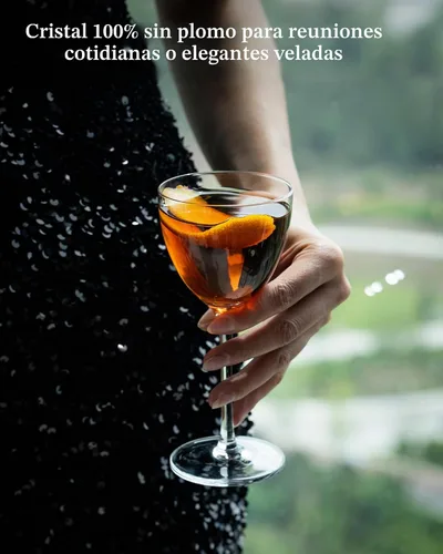 Vista 2 de Vasos de cóctel Nick y Nora de GIHOP, juego de 2 vasos de Martini soplados a mano de 5.8Oz, cristal 100% libre de plomo, vasos pequeños de cóctel