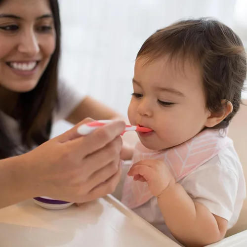 Vista 5 de Dr. Brown's Cucharas suaves para niños pequeños con mango largo para destete guiado por bebés, sin BPA (paquete de 72)