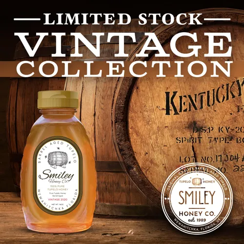 Vista 3 de Smiley Honey, Miel Tupelo envejecida en barril, vintage 2020, envejecido 5 años en barricas de bourbon de búho de Kentucky, carrera exclusiva