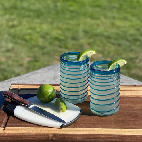 Vista 7 de Dos Sueños Vasos mexicanos soplados a mano, juego de 6 vasos con un diseño de espiral aguamarina (14 onzas cada uno)