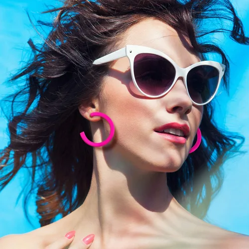 Vista 2 de Skylety 4 pares de aretes de neón de los años 80 para mujer, aretes colgantes retro de los años 90 para fiesta de los años 80, accesorios de disfraz
