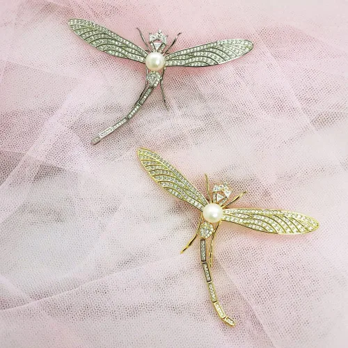 Vista 5 de BERRICLE Broche de plata de ley con botón blanco de libélula, perlas cultivadas de agua dulce, broche de moda para mujer, oro amarillo destellado