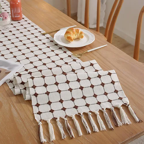 Vista 2 de Hsvanyr Centros de mesa rústicos con borlas rectangulares bordadas para cocina, 13 x 63 pulgadas, mantel blanco con cuadros de búfalo marrón café