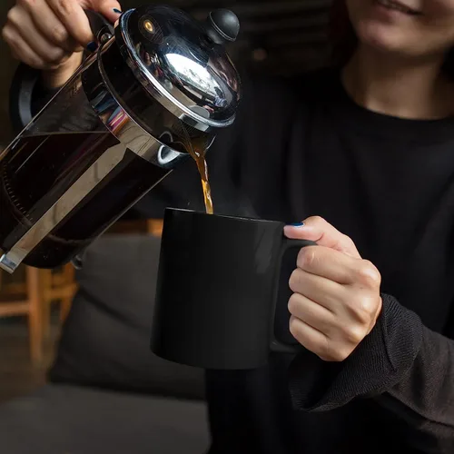 Vista 6 de Taza de café con dedo 3D en la parte inferior, divertida taza de café para hombres y mujeres, taza de café novedosa con elefante blanco, regalo