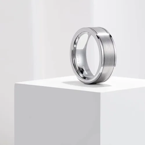Vista 70 de King Will Anillo de boda de carburo de tungsteno para hombre con diseño de ranura, 6/7/0.315 in de ancho, acabado cepillado/pulido para hombre