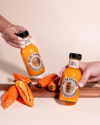 Vista 6 de Kusi Foods MYSTIC GOLD - Salsa picante peruana suave, hecha con chiles amarillos, plátano y charapita aji, afrutado, ligeramente dulce y picante