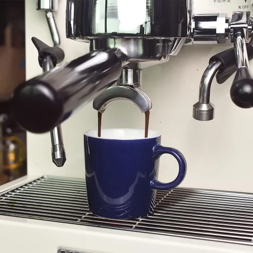 Vista 3 de homEdge Mini Taza de Espresso de Porcelana, 4 Onzas / 120 ml Pequeñas Tazas de Café Cerámicas Demitasse para Espresso, Té - Juego de 6