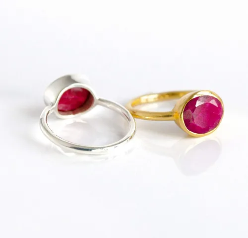 Vista 42 de Oval Birthstone Ring Bezel Set in Vermeil Gold, Sterling Silver, or Rose Gold, Stacking Birthstone Ring [rOMB]