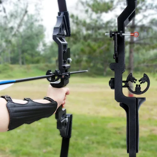 Vista 5 de Recurve Bow and Arrow Set for Adults, 30–40lbs Right-Handed Archery Kit with Carbon Arrows & Accessories for Outdoor Target Practice