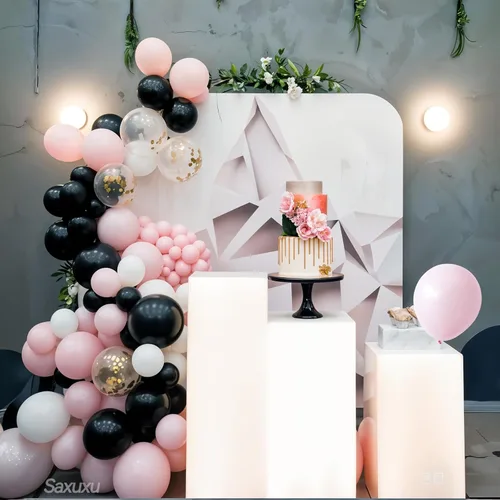 Vista 4 de Kit de arco de globos rosa y negro, kit de arco de guirnalda de globos negros y rosados, globos de látex de corazón macarrón, globo de confeti