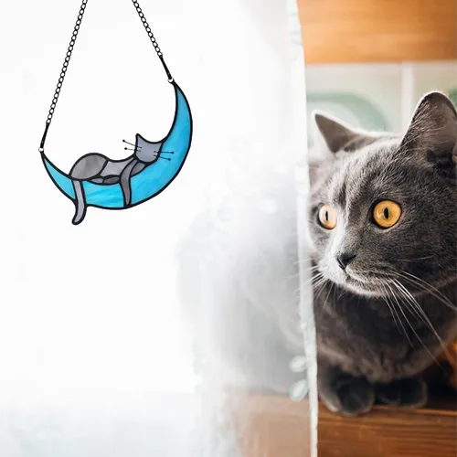 Vista 5 de BOXCASA Atrapasoles de Vidrio Emplomado Hecho a Mano de Gato Gris en Luna - Colgante Decorativo para Ventana para Amantes de los Gatos, Día