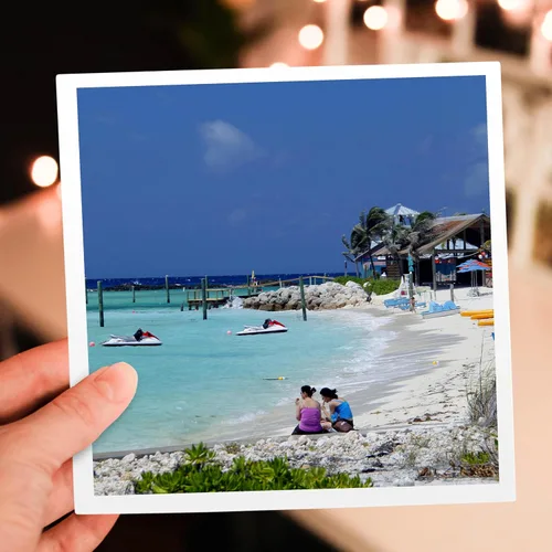 Vista 6 de Tarjeta de felicitación - Caribe, Bahamas, Castaway Cay. Mujeres en la playa - CA05 KWI0003 - Kymri Wilt - Playas