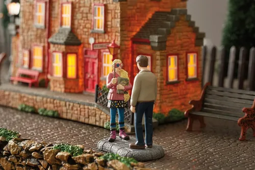 Vista 4 de Department 56 Harry Potter Village Accessories Luna Seeing Wrackspurts Figurilla, 2.95 pulgadas, multicolor