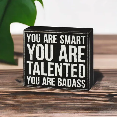 Vista 3 de Letrero de caja de madera con texto en inglés "You Are Talented", color blanco y negro, 4.50 x 4 pulgadas