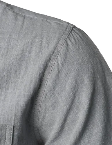 Vista 4 de ZEROYAA Camisas de manga corta con botones y algodón y lino para hombre, ligeras, con bolsillo