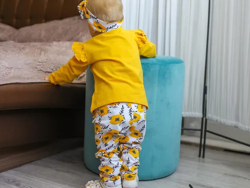 Vista 7 de Conjunto de 3 piezas de ropa de bebé niña de manga larga con letras y pantalones casuales y diadema