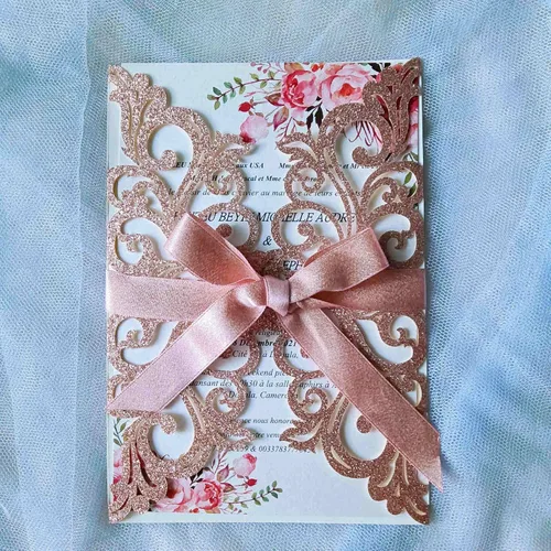 Vista 19 de 25 tarjetas de invitaciones de boda cortadas con láser de terracota con sobres, hojas interiores en blanco, cintas para boda, despedida de soltera